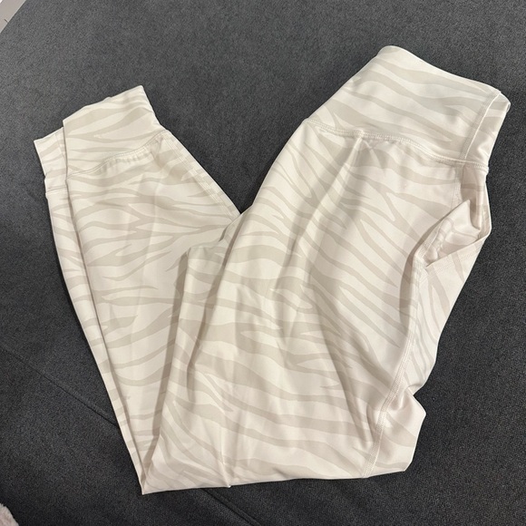 Old Navy high wasted powersoft 7/8 length joggers white zebra - Picture 2 of 2